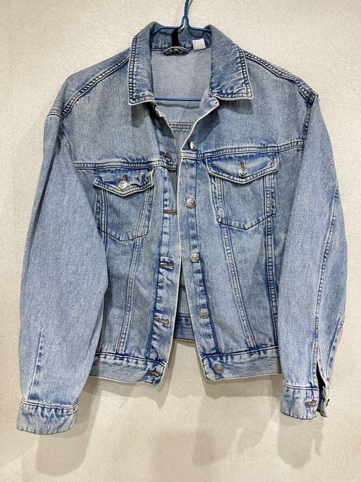 Джинсовая куртка hm в размере S