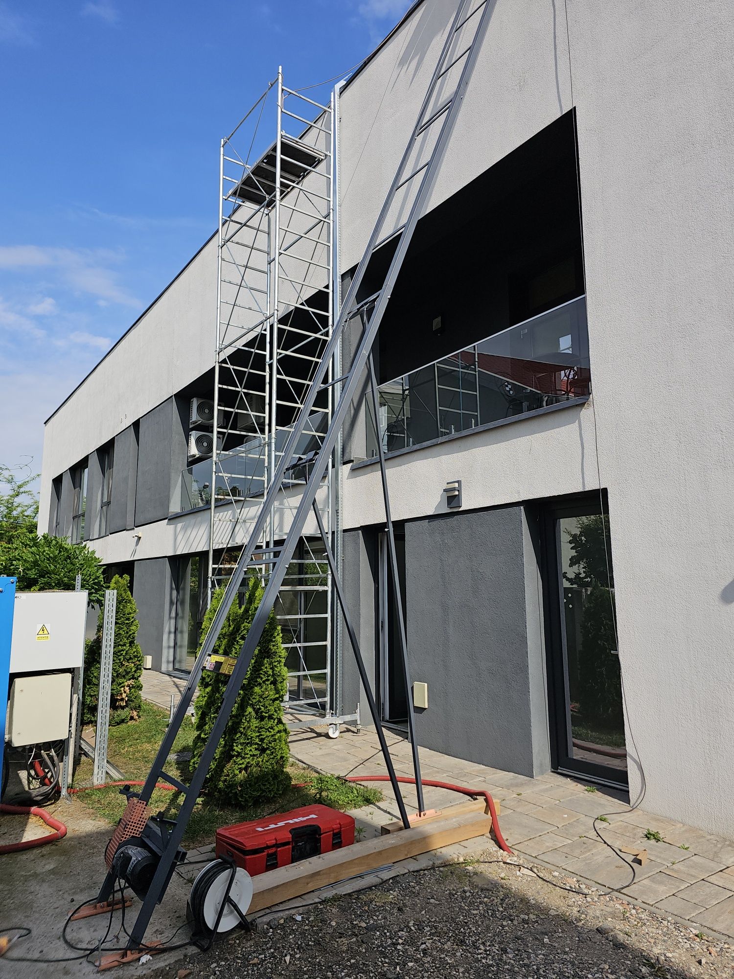 Scara lift panouri fotovoltaice si materiale