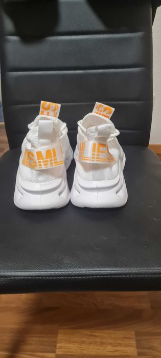 Продавам   обувки