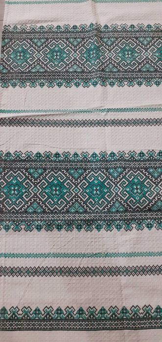 Trei fete de masa si 2 peretare