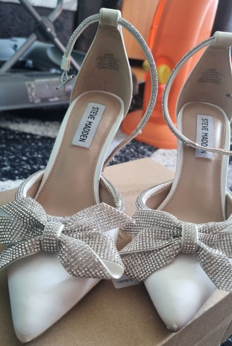 Vând pantofi stiletto mireasa