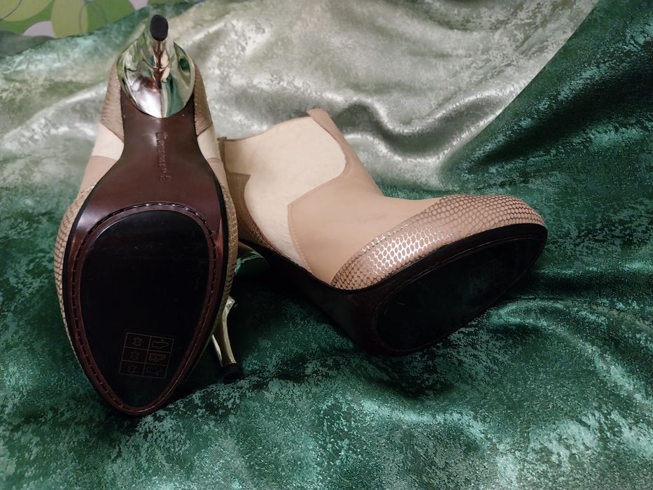 Botine United Nude marime 40