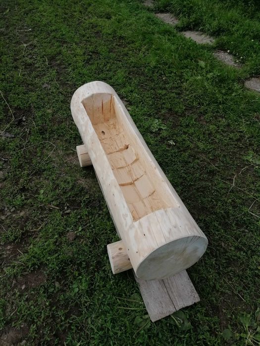 Jardiniera din bustean