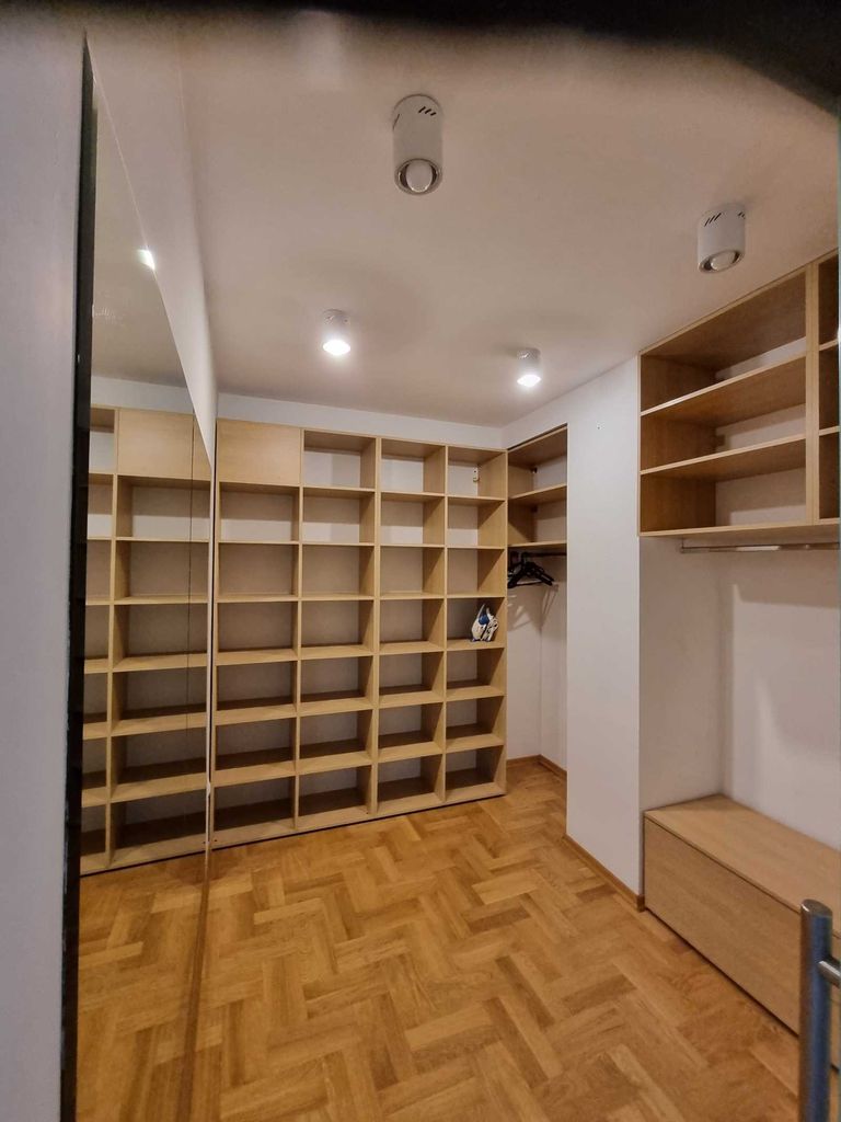 Дава се под наем Къща в Банкя - 319 кв.м за 1750 € - Снимка #1