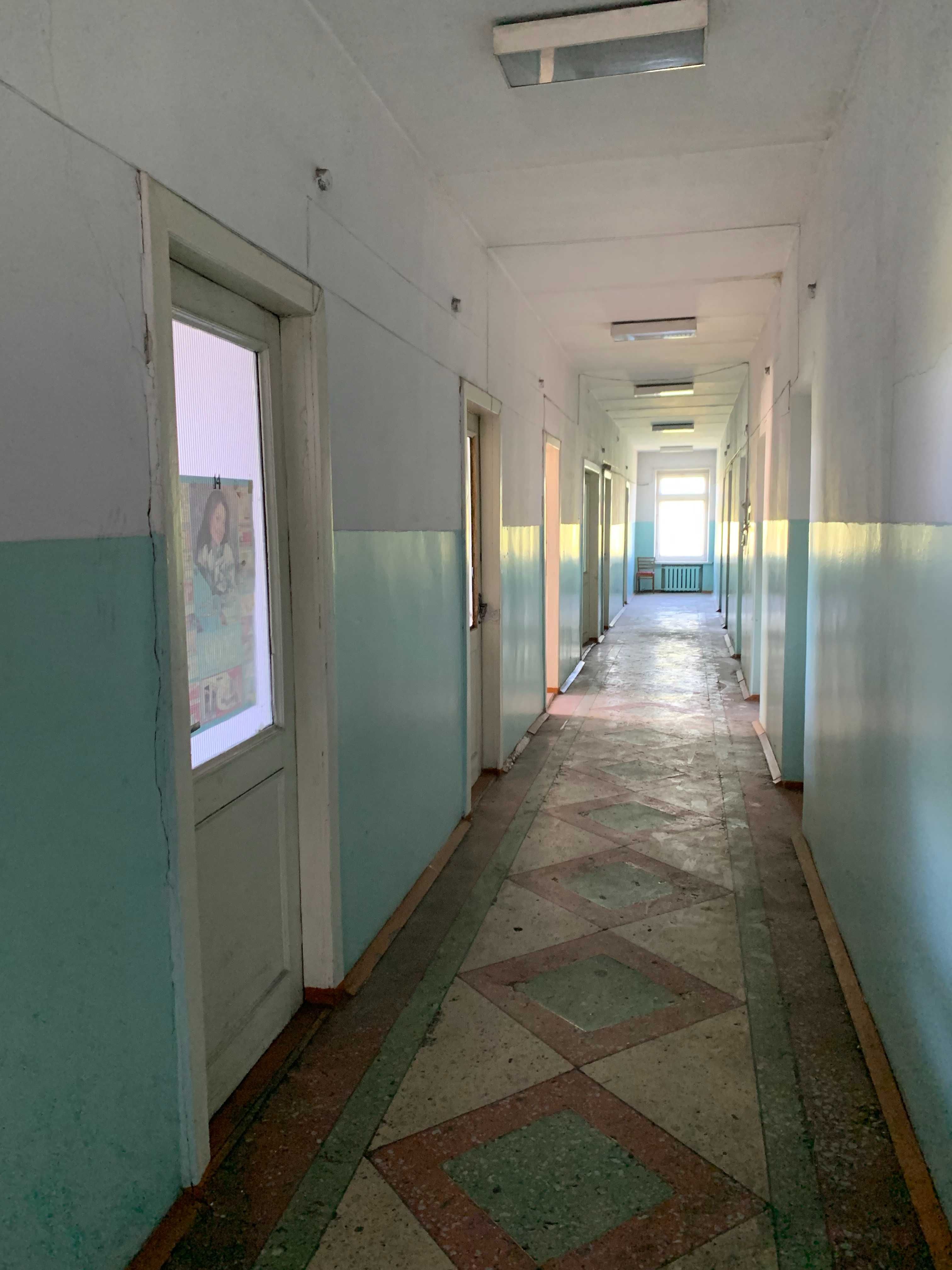 Здание административное трехэтажное кирпичное