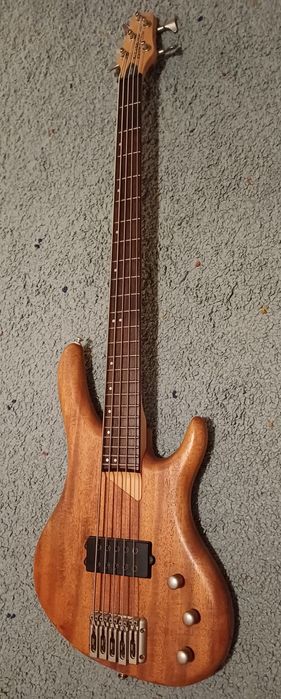 Washburn Bantam RB2500 Bass (preamp activ)