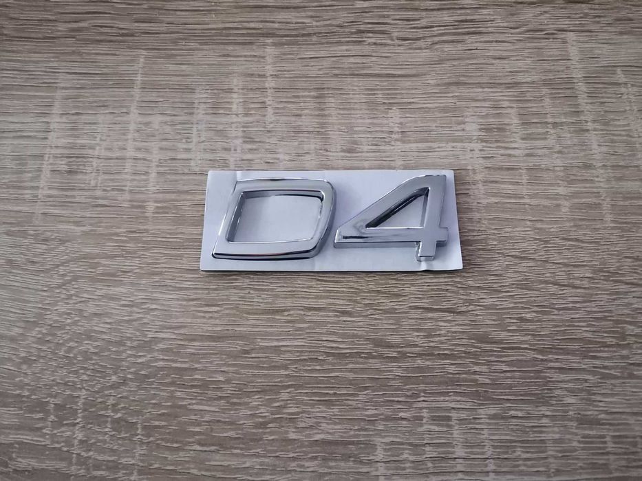 сребристи емблеми Волво Volvo D4