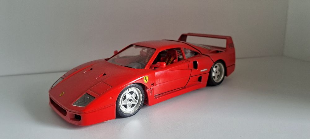 Machetă Ferrari F40 (1987) – Bburago, scara 1:18, Made in Italy