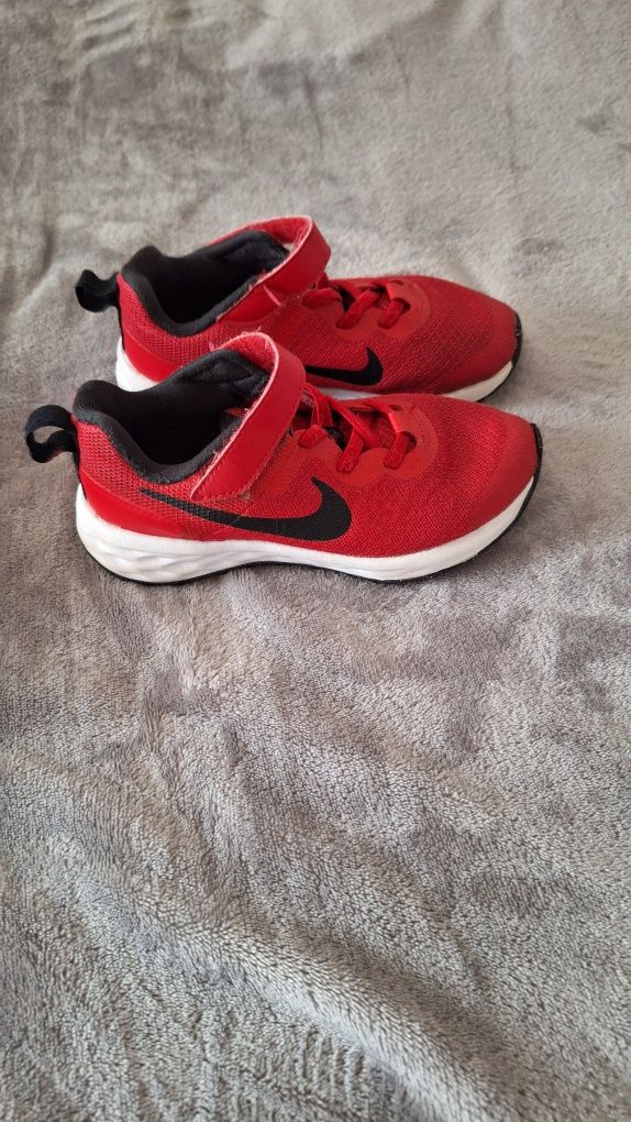 Adidasi nike copii