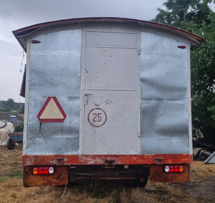 Vand sau schimb cu auto