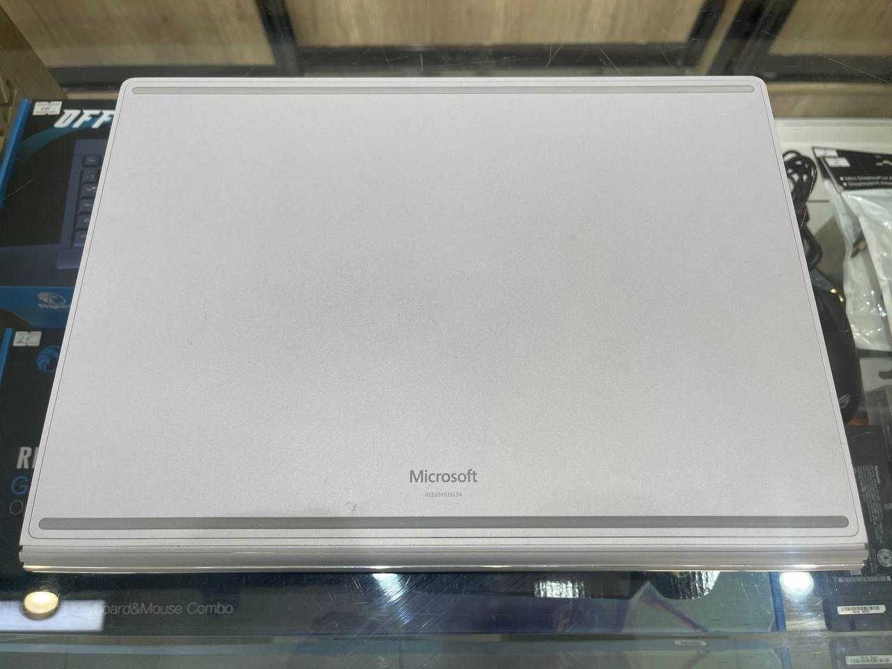 Microsoft Surface Book 2 CORE i7-8650U GTX 1060 6gb ram 16 ssd 256