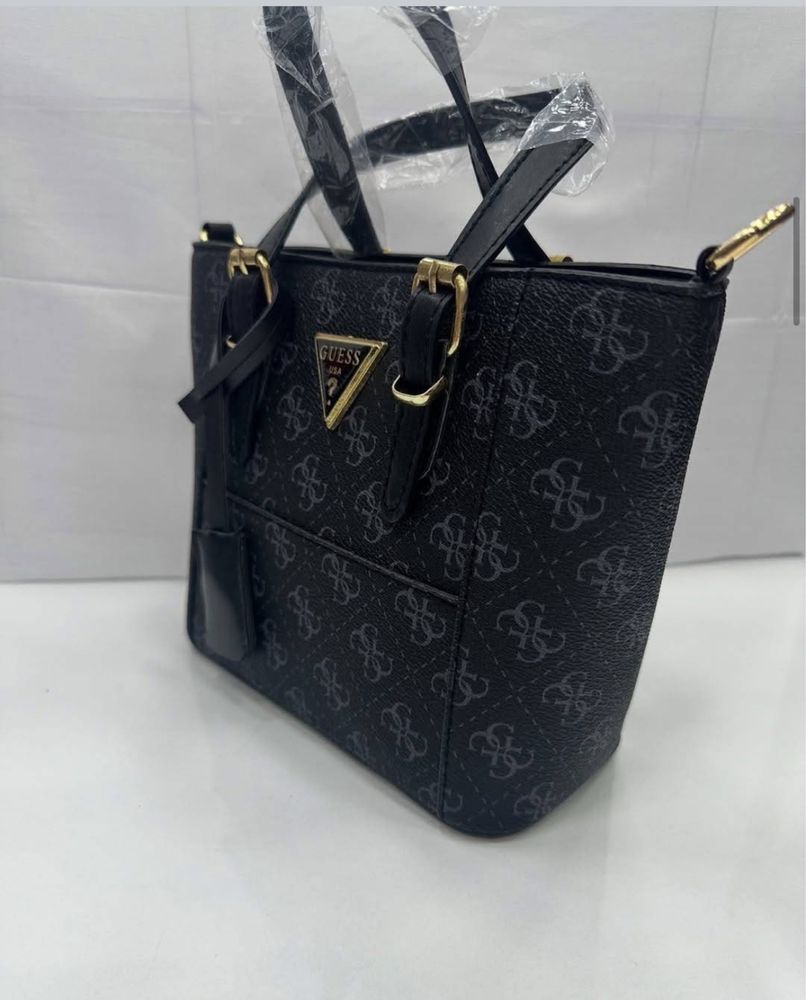 Дамска чанта Guess