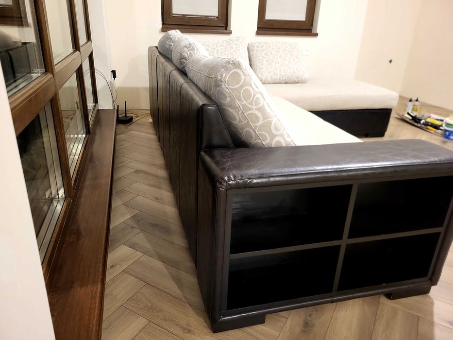 Разтегателен диван с лежанка