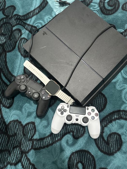 Play station 4 cu 2 manete 500gb