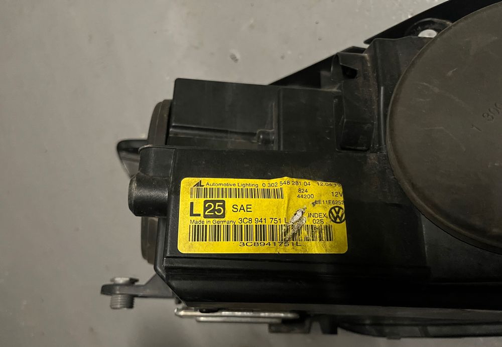 Фар за VW CC Оригинален