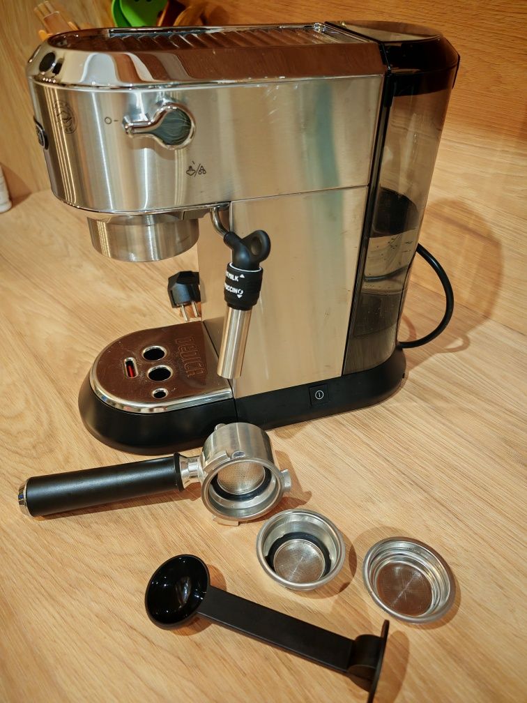 Espressor manual DELONGHI Dedica Style EC685
