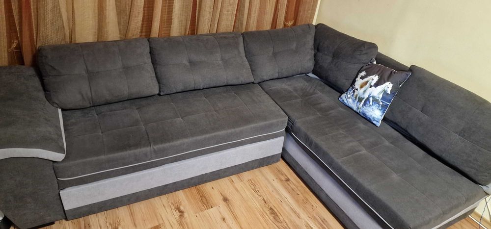 Ъглов диван с екстри.