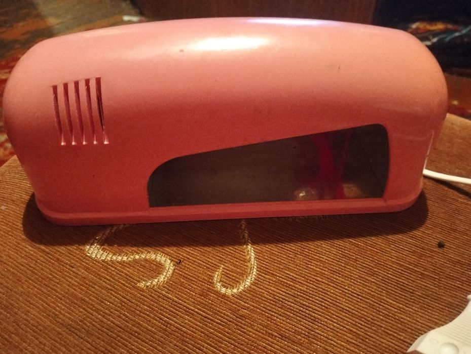 Лампа для манекюра в хорошем состоянии