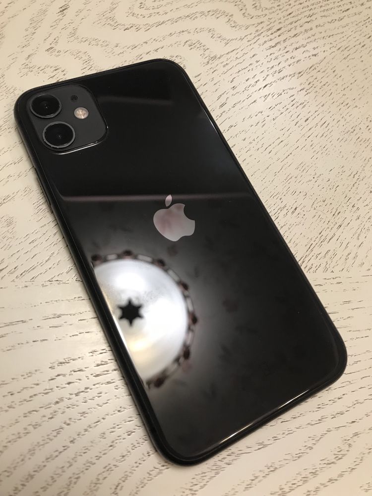 Iphone 11 64GB black. Много запазен + подаръци.