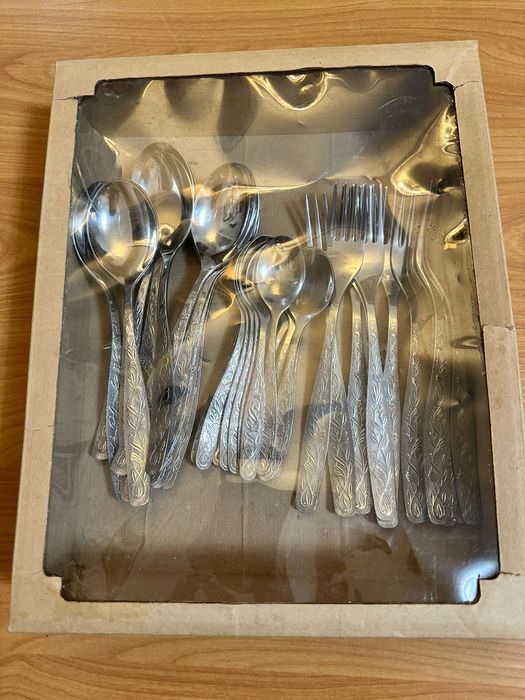 Набор ложек и вилок