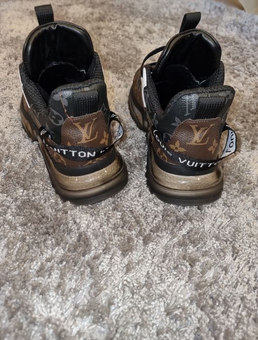 Маратонки Louis Vuitton налични