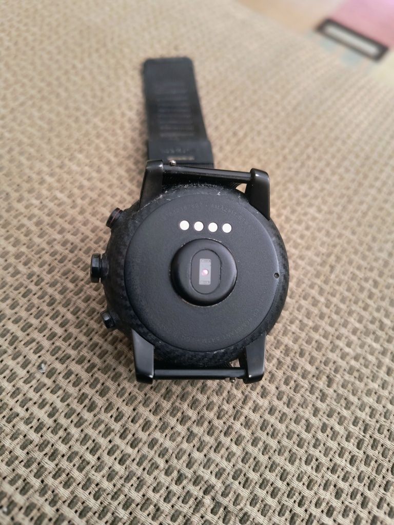 Продавам смарт часовник amazfit stratos 2