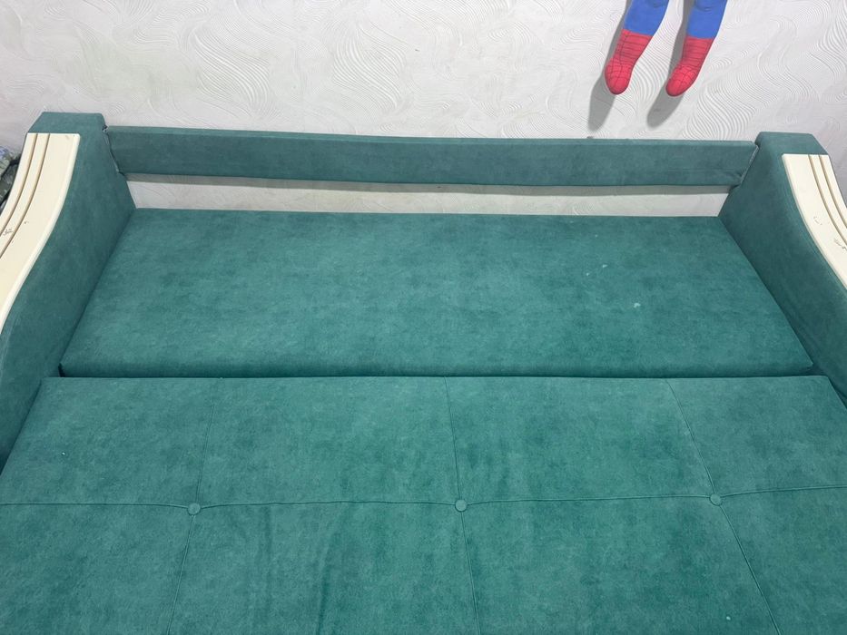 Продам диван зелёный