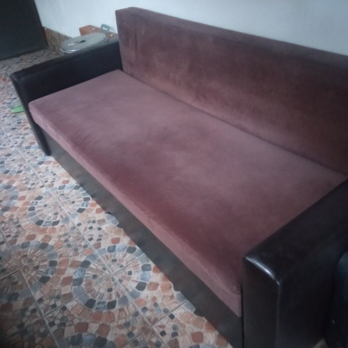Vând urgent canapea extensibila stare foarte buna