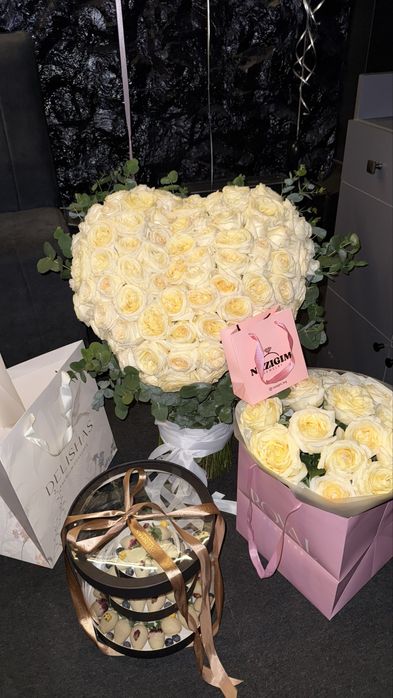 Букет из 91 голладских сортовых роз в форме сердца