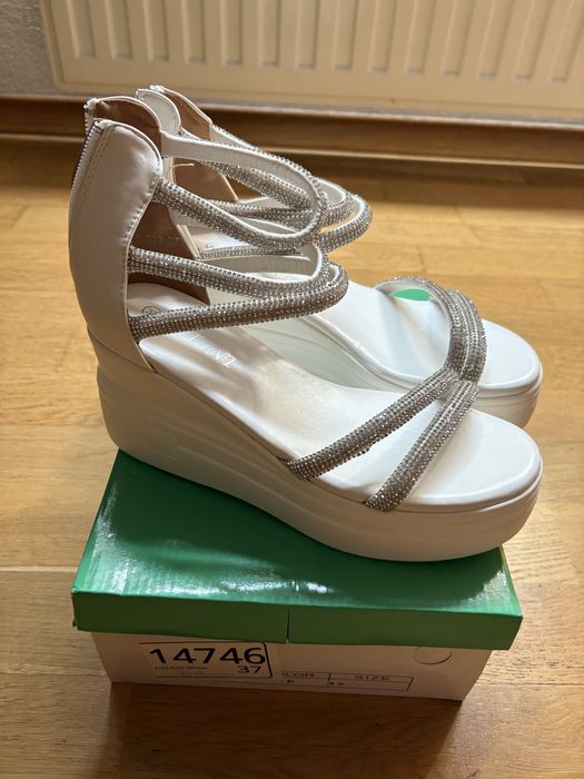 Sandale cu platforma NOI