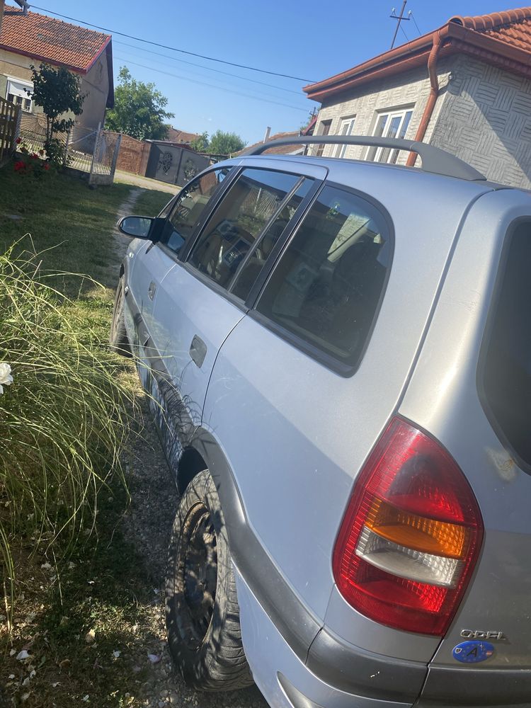 Vând Opel Zafira detalii la nr de telefon sau privat