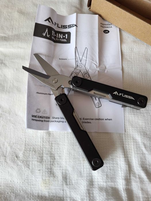 Briceag/multitool 11 in 1 pentru drumetie/pescuit