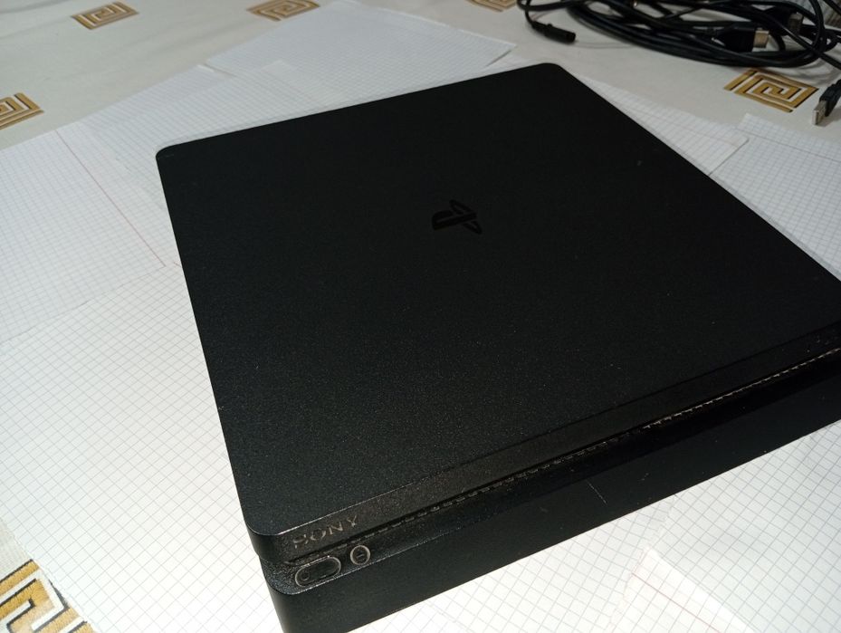 Продается PlayStation 4 Slim
