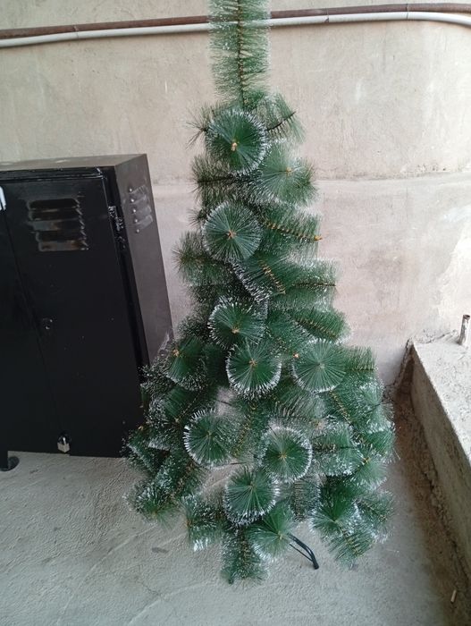 Ёлка новая красивая