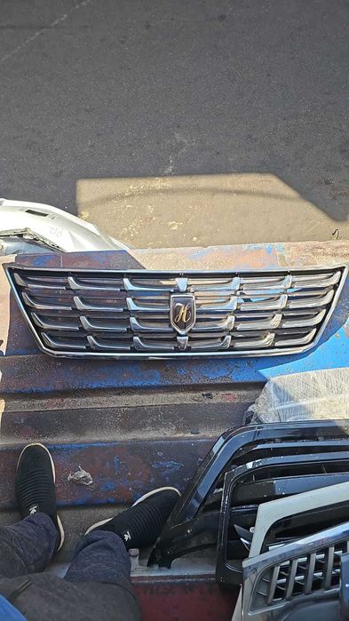 Решётка радиатора на Toyota Grand Haice