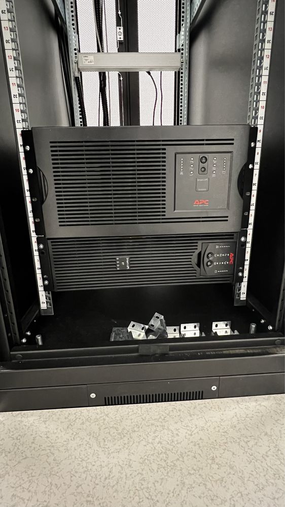 Vand rack pentru servere