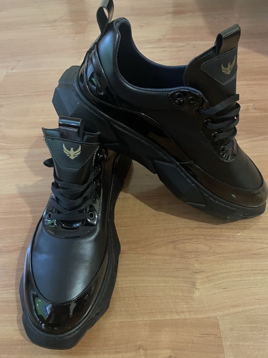 Чисто нови обувки