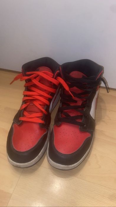 jordan 1 mid roșu