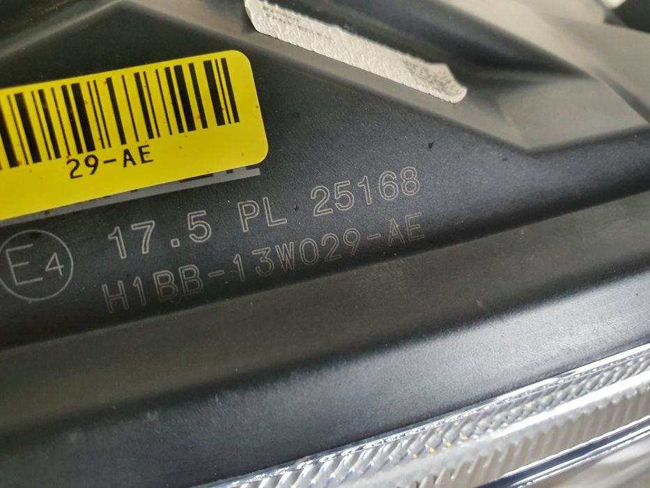 Far dreapta Ford Fiesta dupa 2017 cod H1BB-13W029-AE