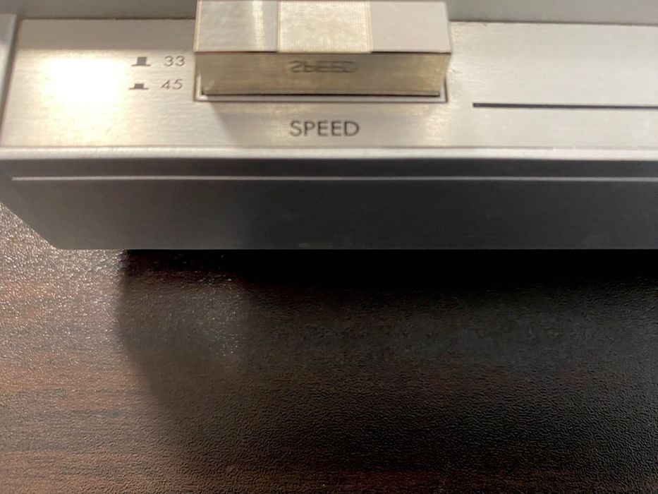 Полуавтоматичен грамофон JVC