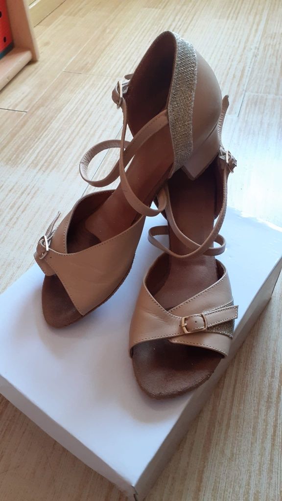 Pantofi de dans *