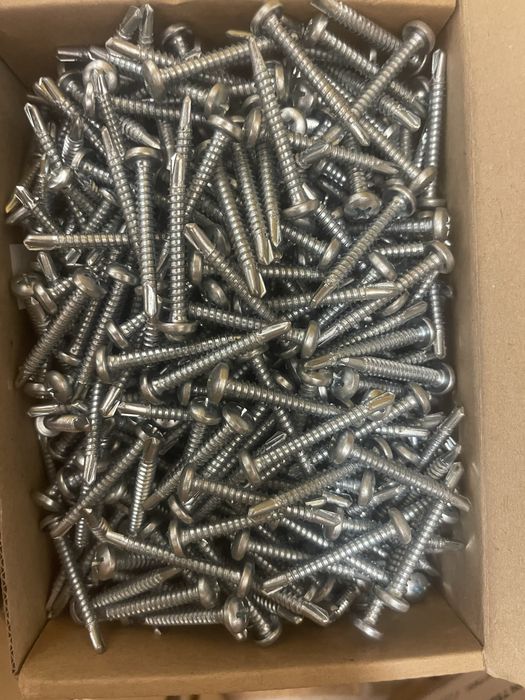 Lichidare stoc suruburi auto-forante si holsuruburi