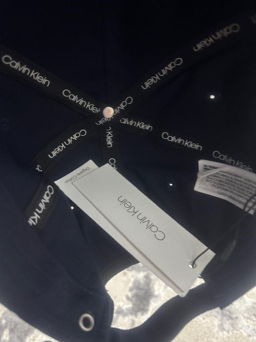 Vind șapcă Calvin Klein