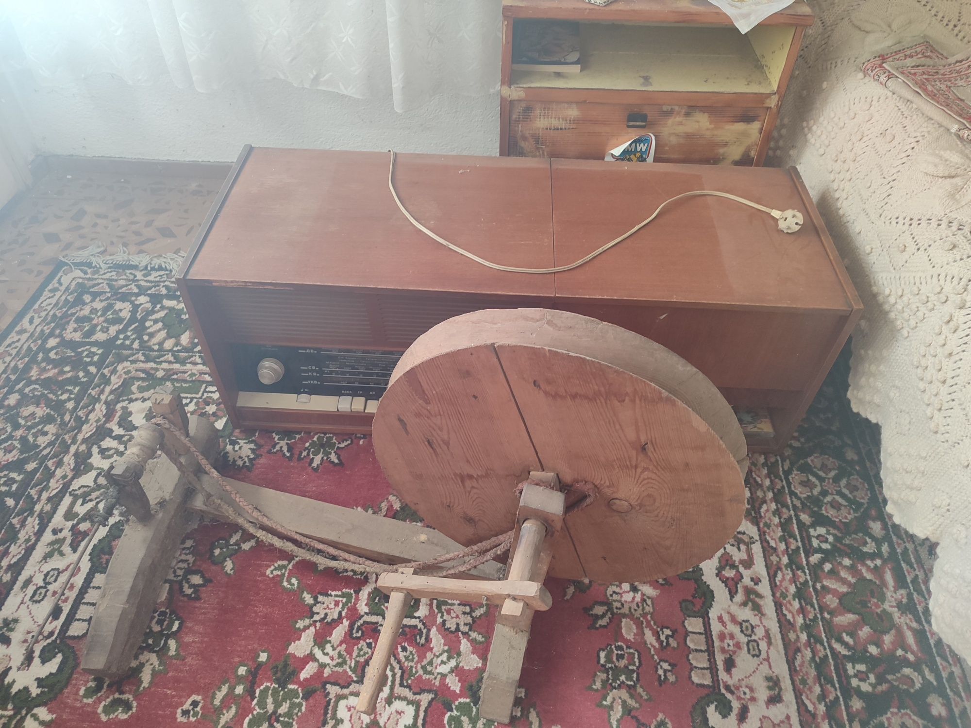Ретро неща за всеки, количка , радио грамофон с мниго плочии др+2 бр в