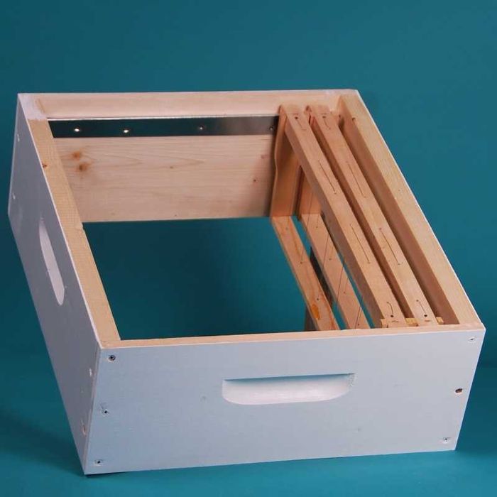 Stupul NOMADISMO 10 rame + Magazie , rame insarmate, hranitor