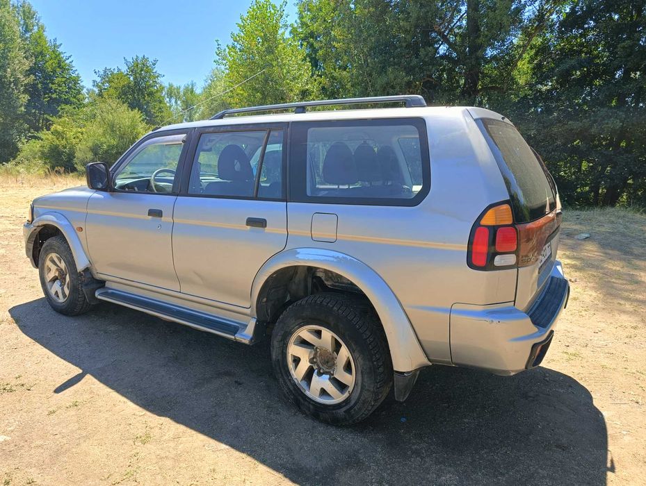 Джип Mitsubishi pajero sport
