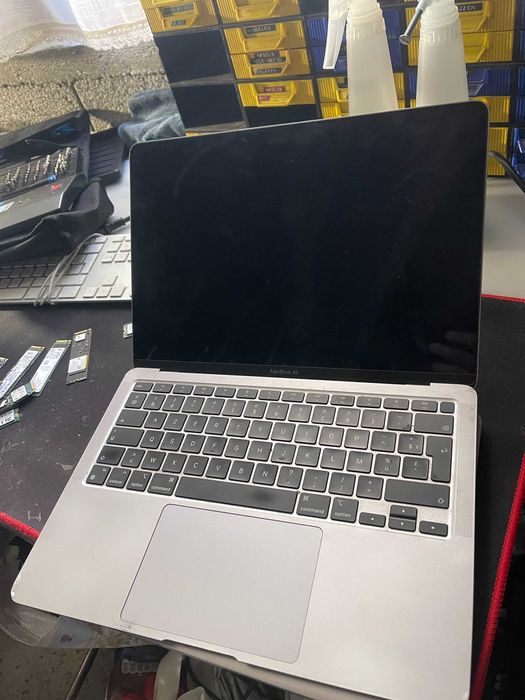 Lot Macbook uri ( pro 15 pro 16 m1 air pro 13) cu defecte! cititi desc