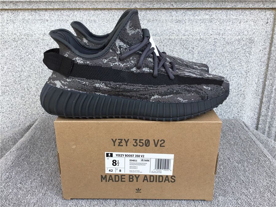 Yeezy 350 v2 Dark Salt premium