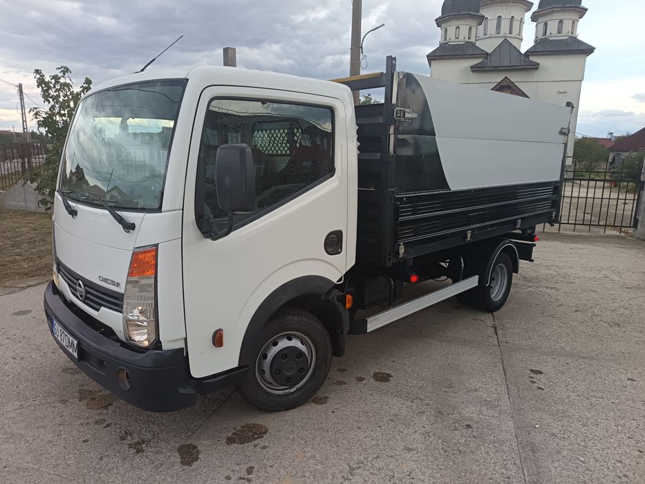 Nissan Cabstar Basculabil pe 3 părți