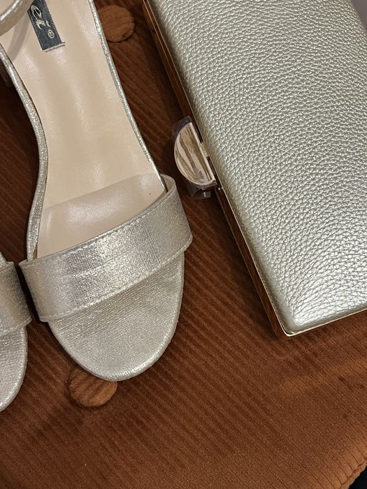 Set de sandale aurii masura 36 + clutch de ocazie